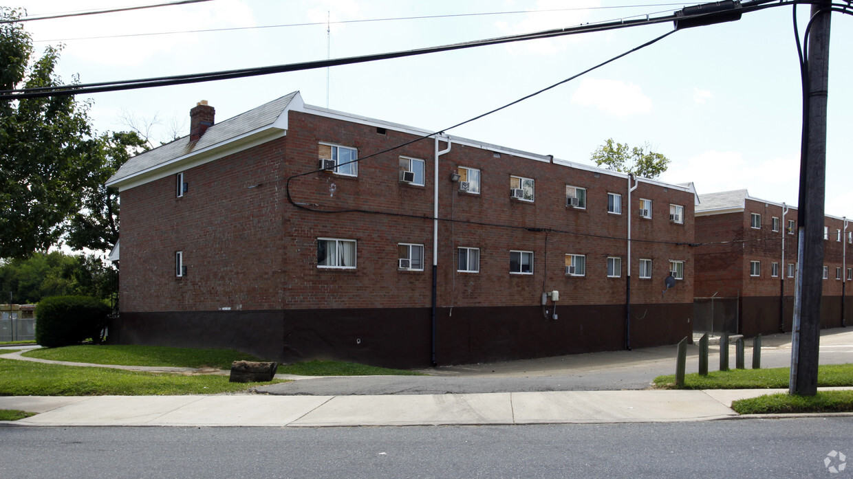 Foto del edificio - Lake Shore Club Apartments