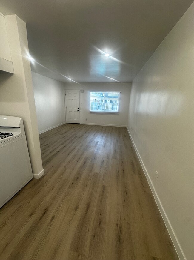 Foto del edificio - 13001 Vanowen St