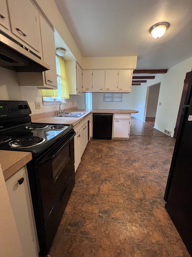 Building Photo - 1985 N Harrison Rd