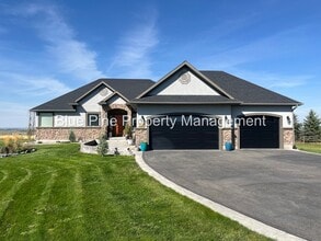Building Photo - 8426 S Black Hawk Dr