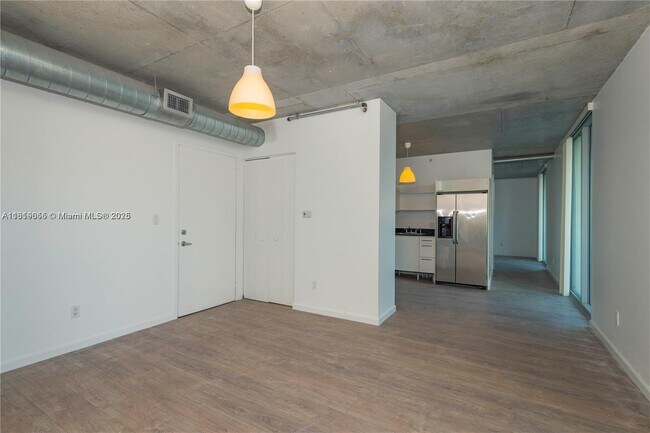 Foto del edificio - 690 SW 1st Ct