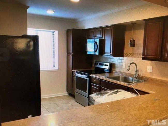 Building Photo - 7323 Sandy Creek Dr