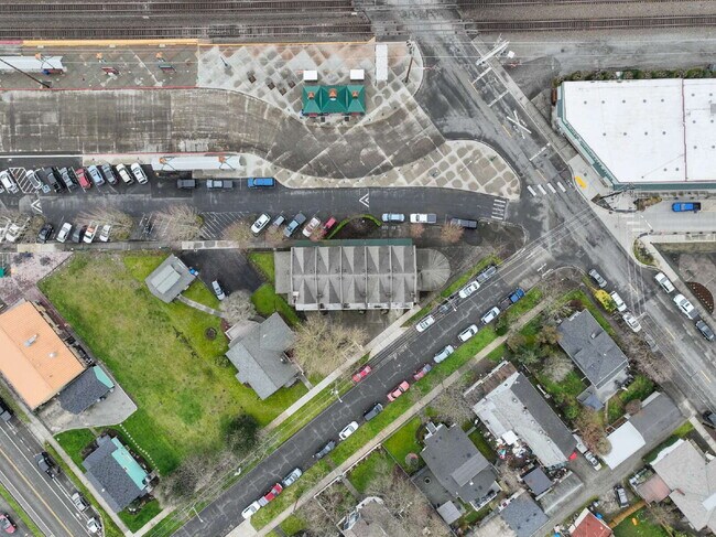 Foto del edificio - ALL UTILITES INCLUDED!  Electricity, Water, Sewer and Garbage included with rent.  SUMNER STATION...