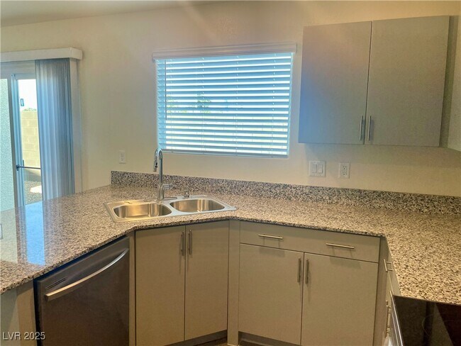 Foto del edificio - 5690 Sunset Amber Ave