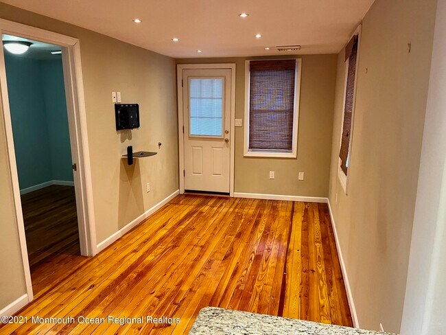 Foto del edificio - 425 Sylvania Ave