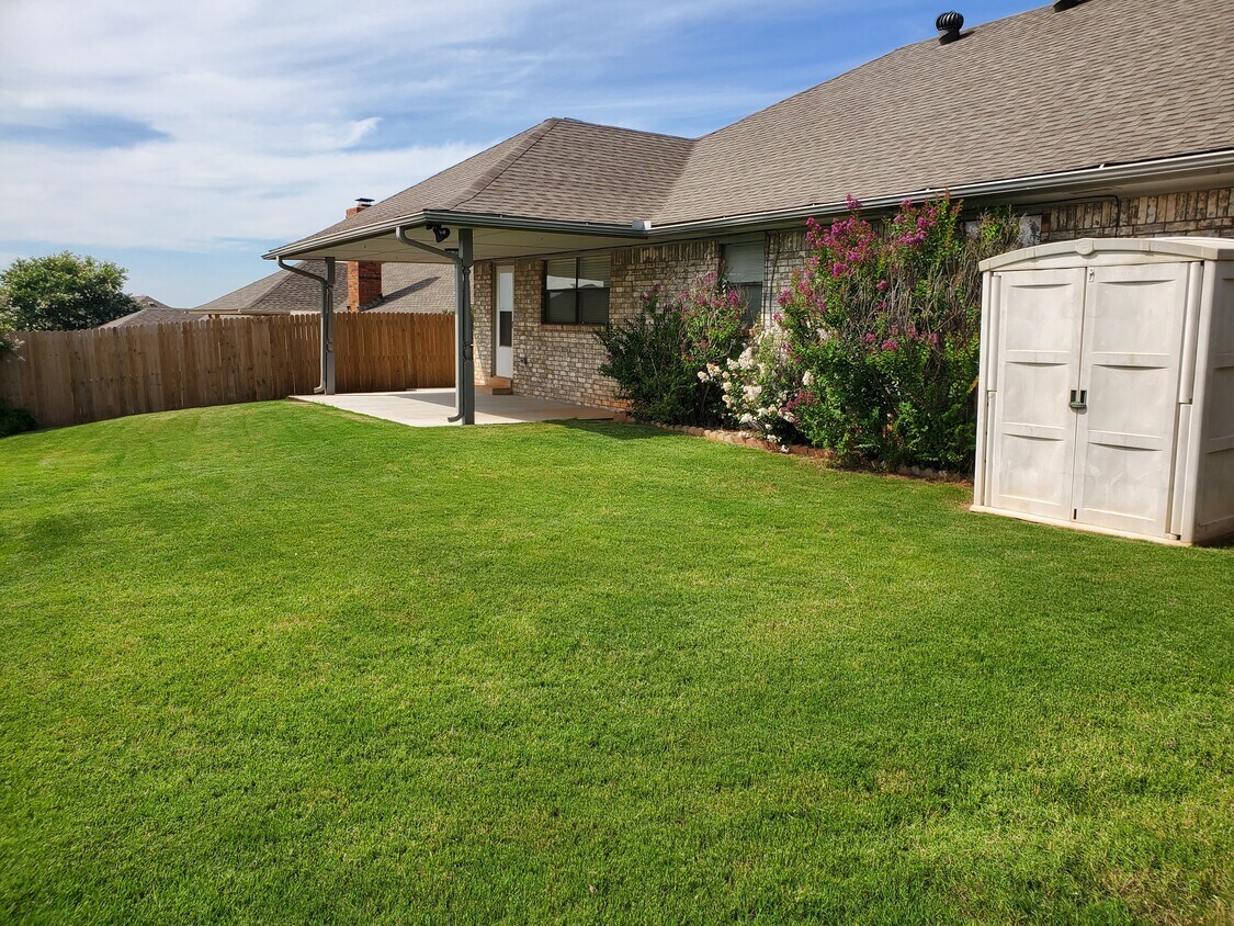 Building Photo - 5601 Ventura Dr