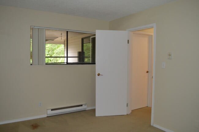 Building Photo - 10511 Holly Park Ln
