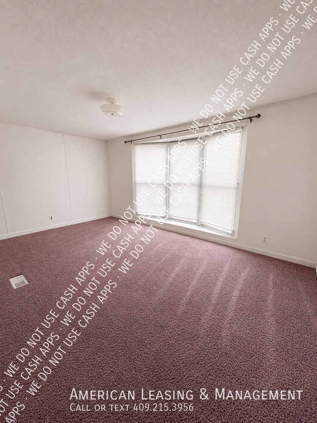 Building Photo - 2307 N John Redditt Dr