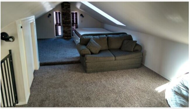 Building Photo - 2256 S Lake St