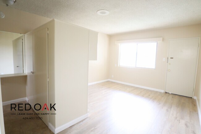 Building Photo - 12211 S Manor Dr