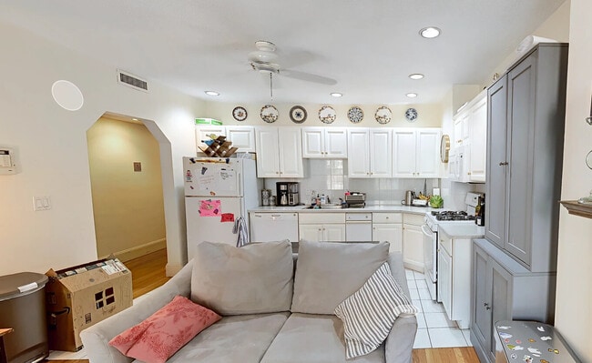 Building Photo - 18 Dean Rd