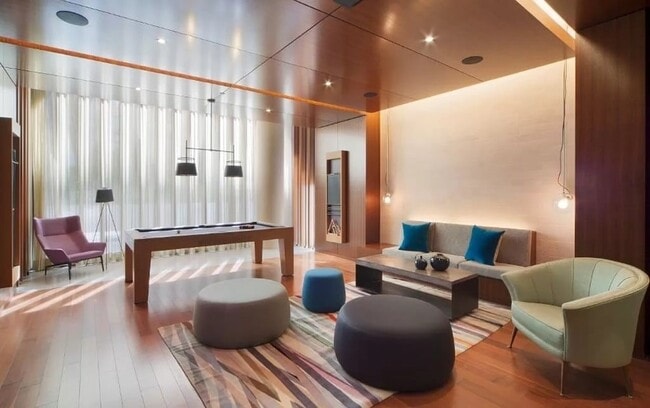 Building Photo - 550 W 45th St