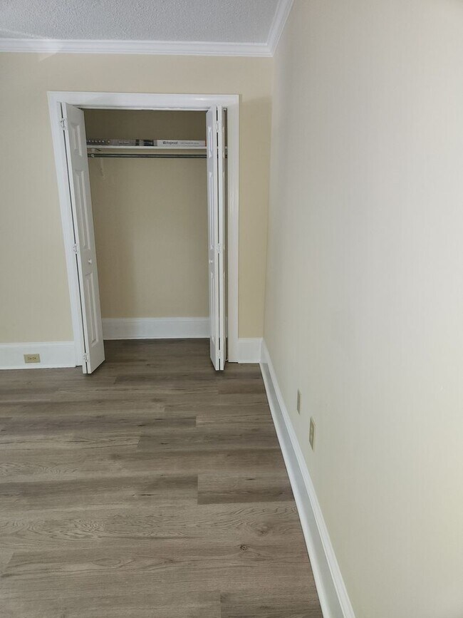 Building Photo - Lovley 3 Bedroom 2 Bath