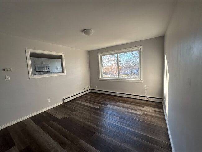 Building Photo - 441 Covert St