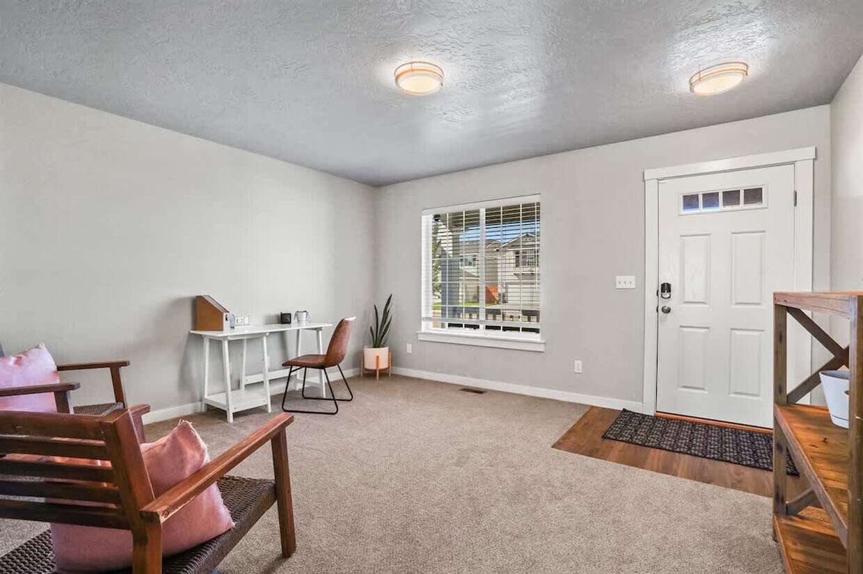 Primary Photo - 13671 Pensacola St