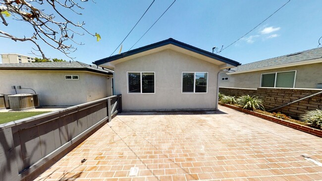 Building Photo - 4BD/2BA, Quick Walk to Campus!
