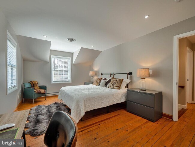 Foto del edificio - 4201 Garrett Park Rd