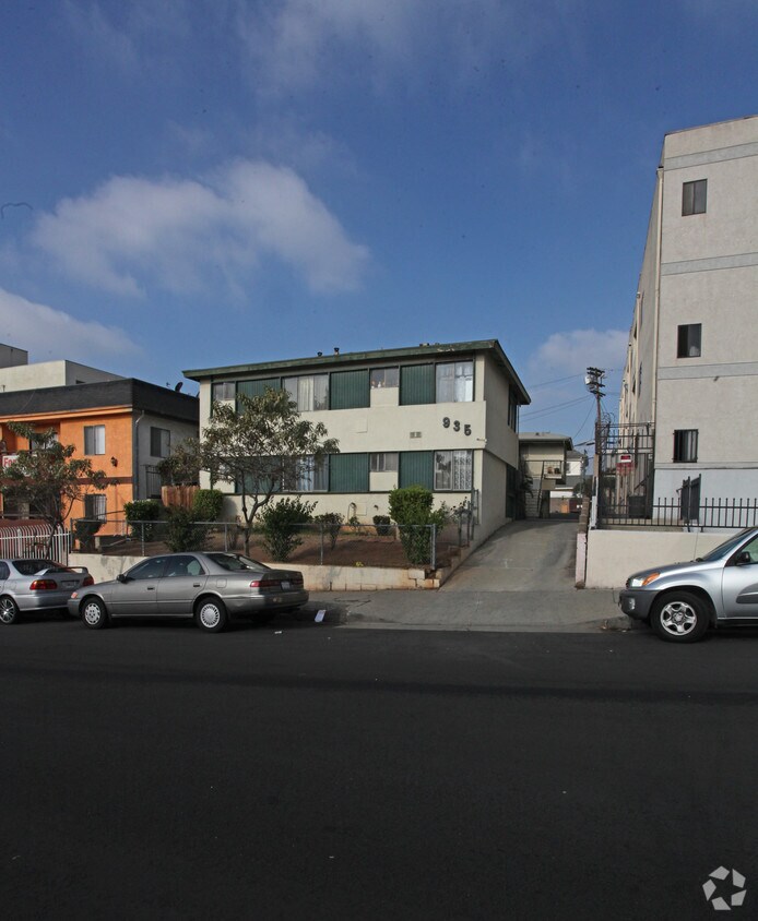 Building Photo - 935 S Grand View St