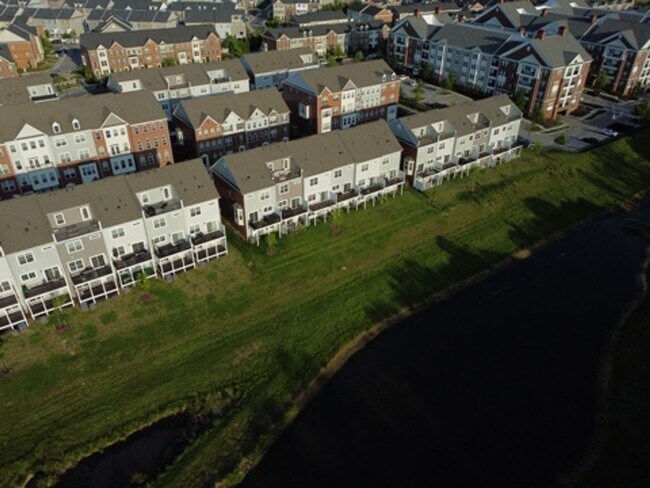 Building Photo - Spacious 3BR Townhome in Elkridge