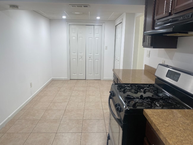 Building Photo - 46 Pearsall Pl