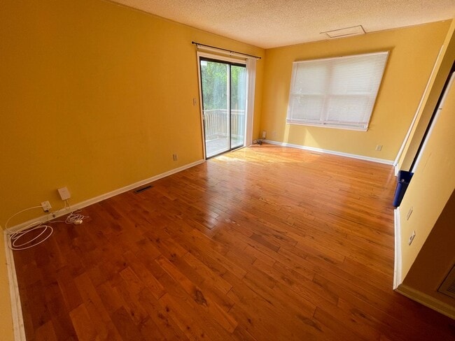 Foto del edificio - Inviting, updated 4br 3.5ba duplex w/ park...