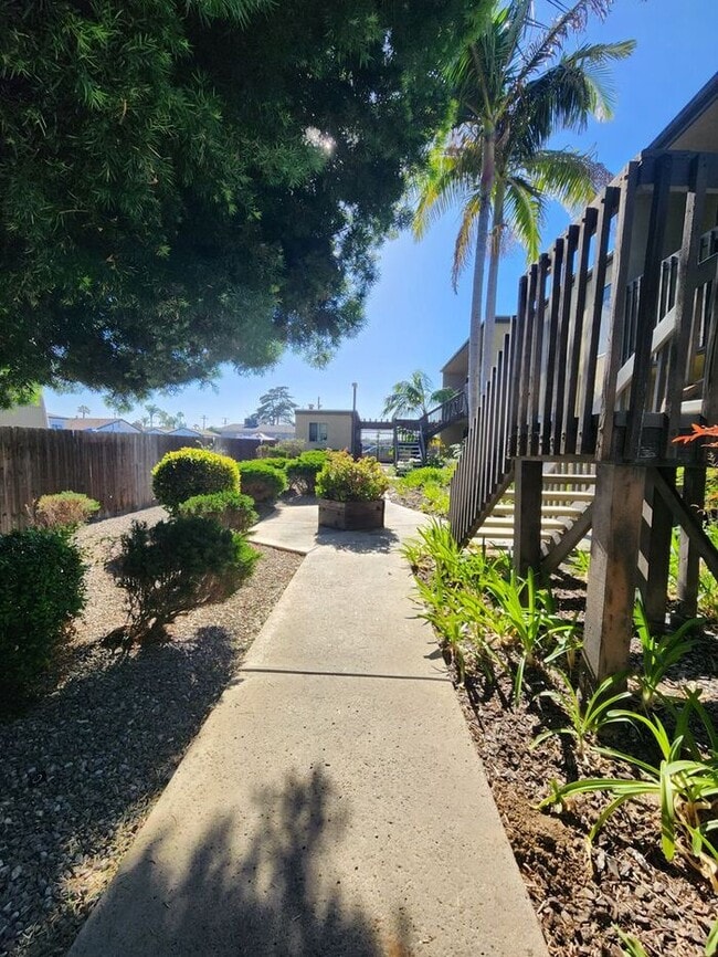 Building Photo - 716 Ballantyne St