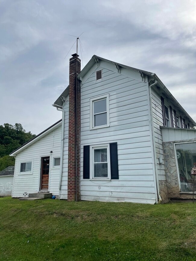 118 Ripshin Rd, Troutdale, VA 24378 House Rental in Troutdale, VA