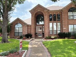 Building Photo - 3405 Hillpark Ln