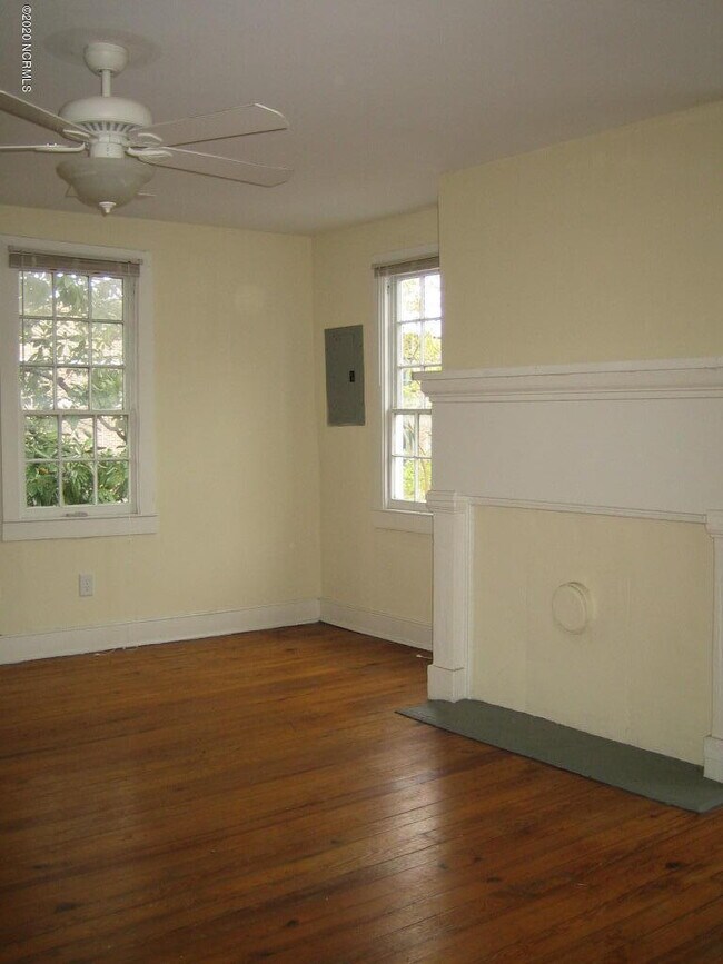 Building Photo - 317 N 4th St