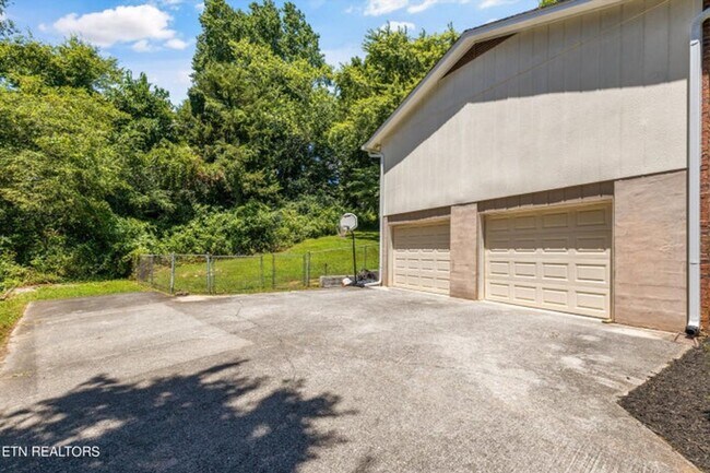 Foto del edificio - West Knoxville 37922 - 4 bedroom, 2.5 bedr...