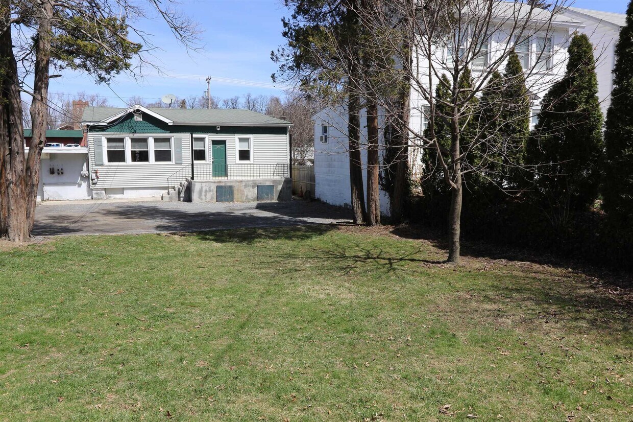 Primary Photo - 128 Catherine St