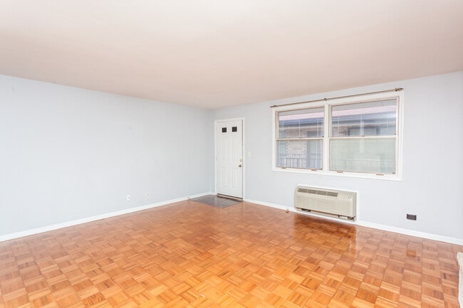 Building Photo - 163 W Division St