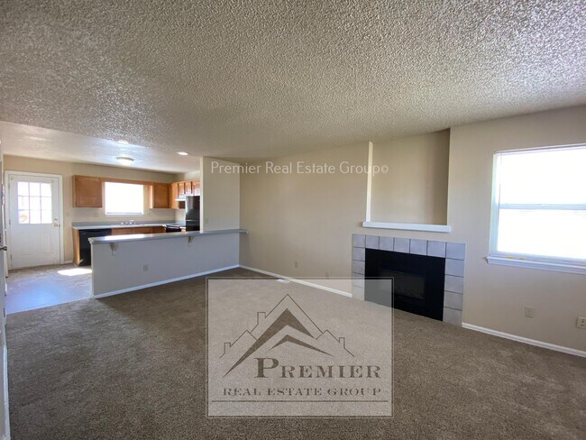 Building Photo - 501 Comanche Village Dr