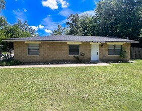 Building Photo - 6105 SW 10th Pl