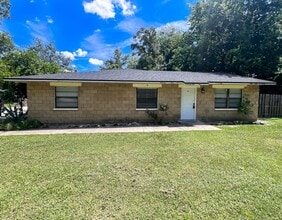 Building Photo - 6105 SW 10th Pl