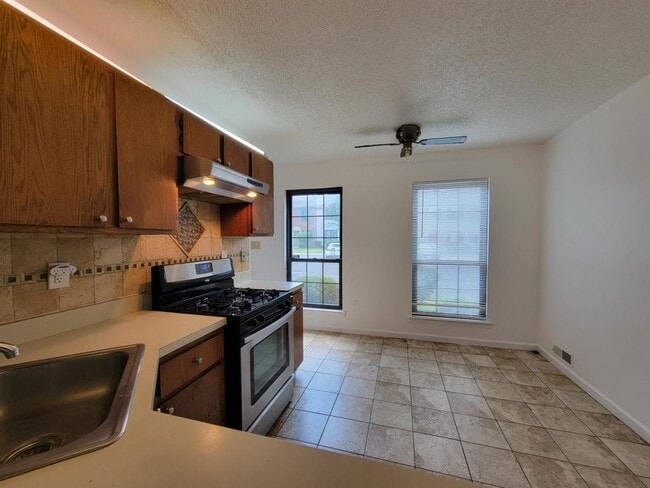 Building Photo - 515 Sheffield Ct