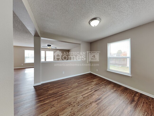 Building Photo - 10431 Kings Gap Way
