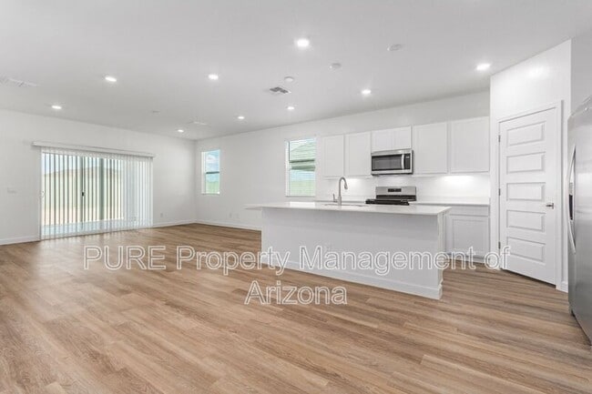 Building Photo - 15404 W Smoketree Dr