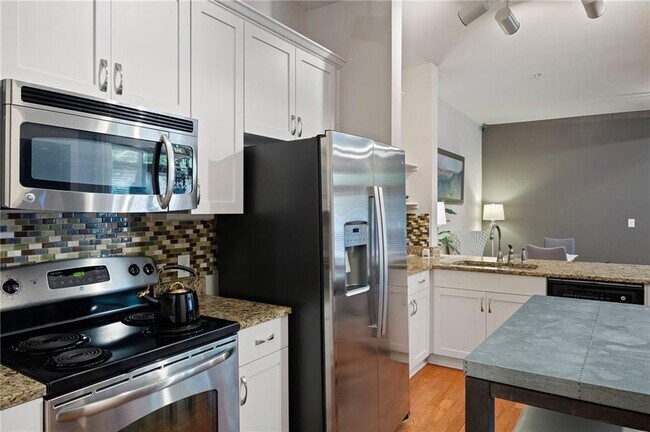 Foto del edificio - 5300 Peachtree Rd