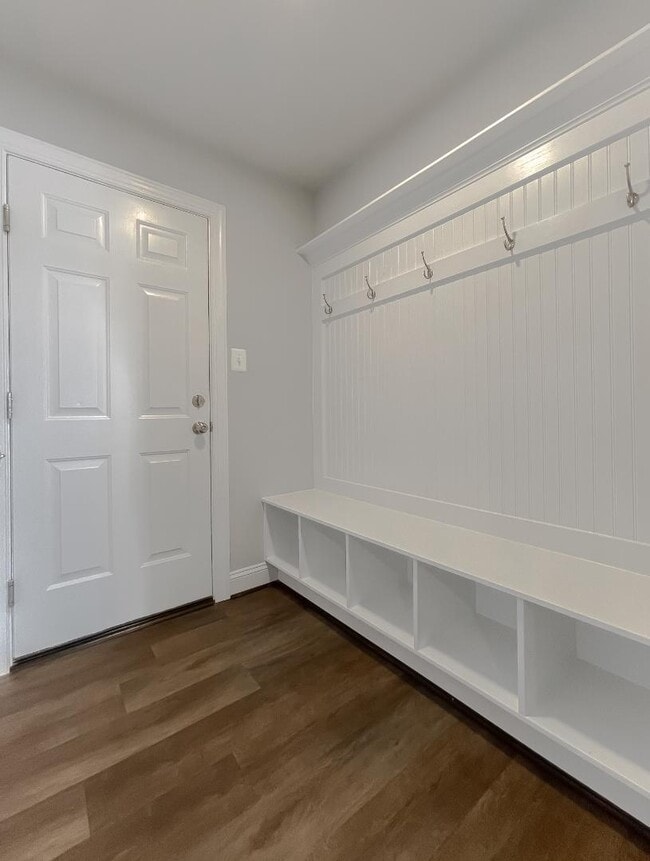 Building Photo - Sullivan Lane