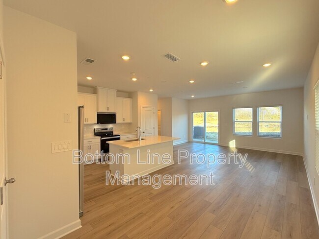 Foto del edificio - 8024 Hidden Spgs Trl