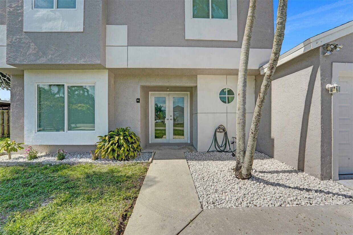 Primary Photo - 9849 Ridgecreek Rd