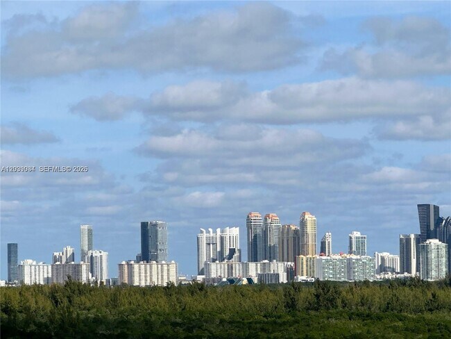 Foto del edificio - 2350 NE 135th St