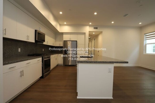 Building Photo - New Construction! 100 West Community - 3 B...