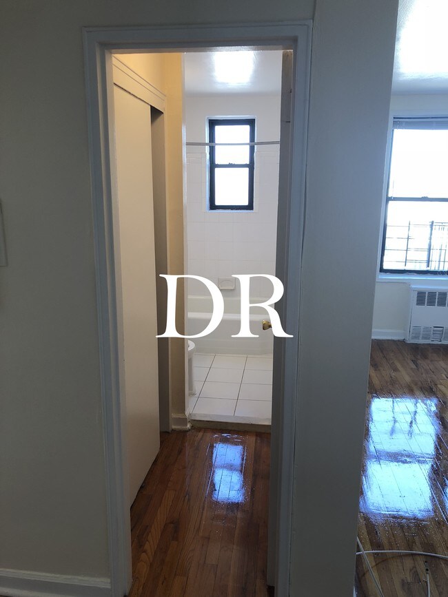 Foto del edificio - 1035 Clarkson Ave