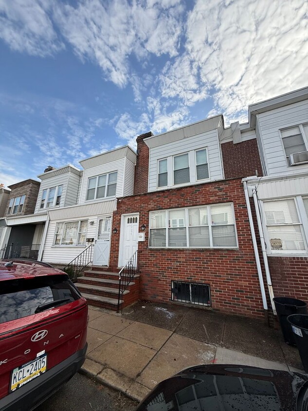 Foto principal - Modern 4 bedroom Home-Southwest Philadelphia