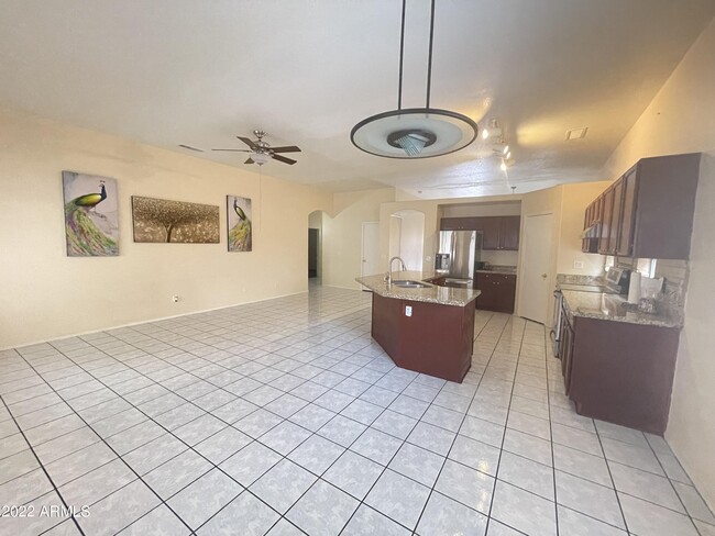 Building Photo - 6670 W Acapulco Ln