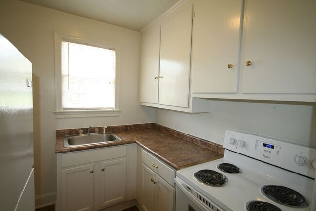 Building Photo - 1707 Englewood Ave