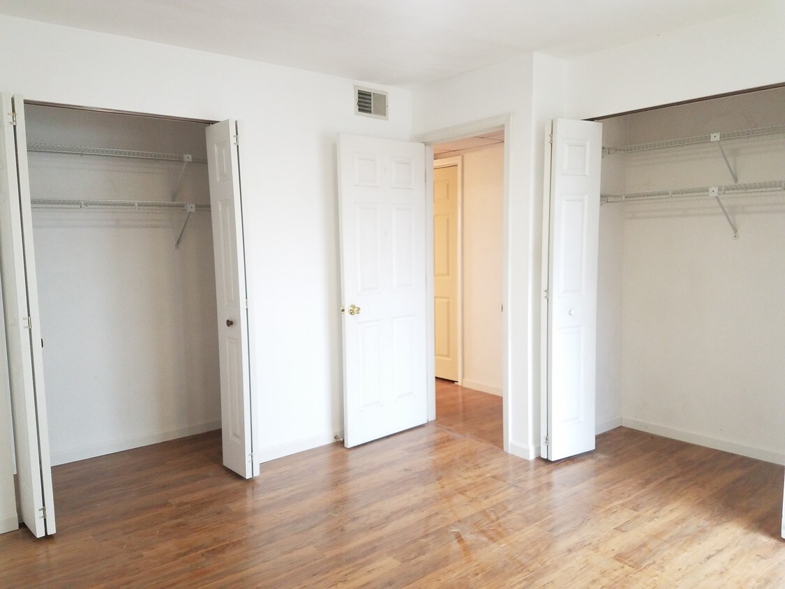 Primary Photo - 418 W 4th St