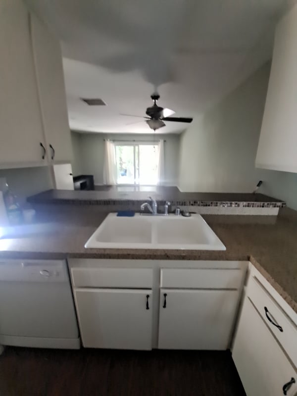Foto del edificio - 7131 Farralone Ave